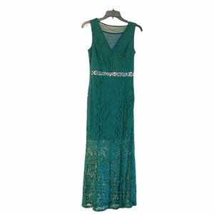 EnFocus Studio Elegant Forest Green Lace Dress Size 6